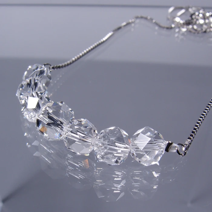 山梨県八幡山水晶連擦り32面カットペンダント