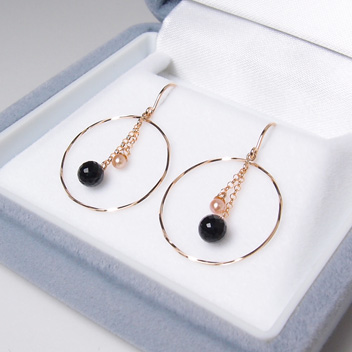 ブラックスピネル、淡水パールピアス 18金フック