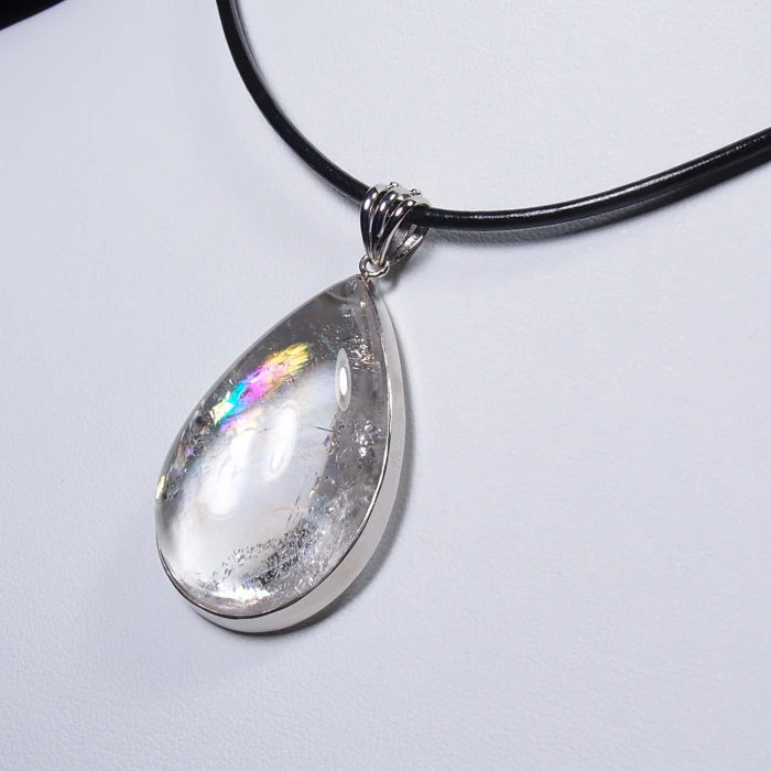 山梨県黒平産レインボー水晶プラチナペンダント