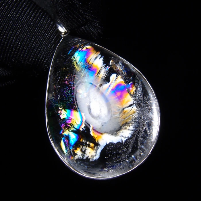 山梨県黒平産レインボー水晶プラチナペンダント