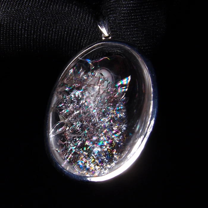 山梨県黒平産レインボー水晶プラチナペンダント